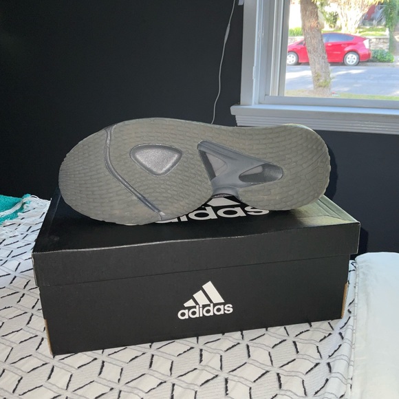 Adidas 9.5 Multi-Grey - Picture 3 of 4